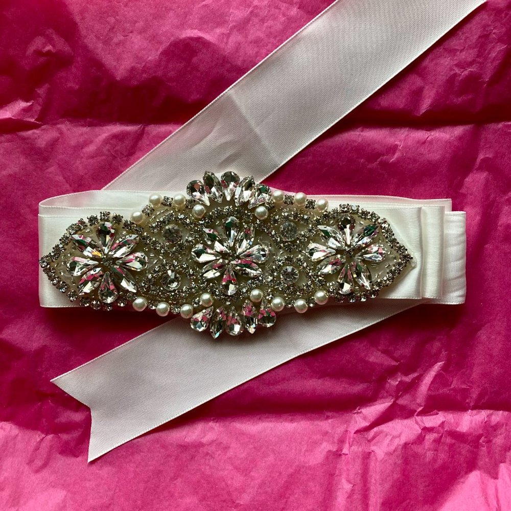Handmade: White Bridal Sash with Crystals & Pearls